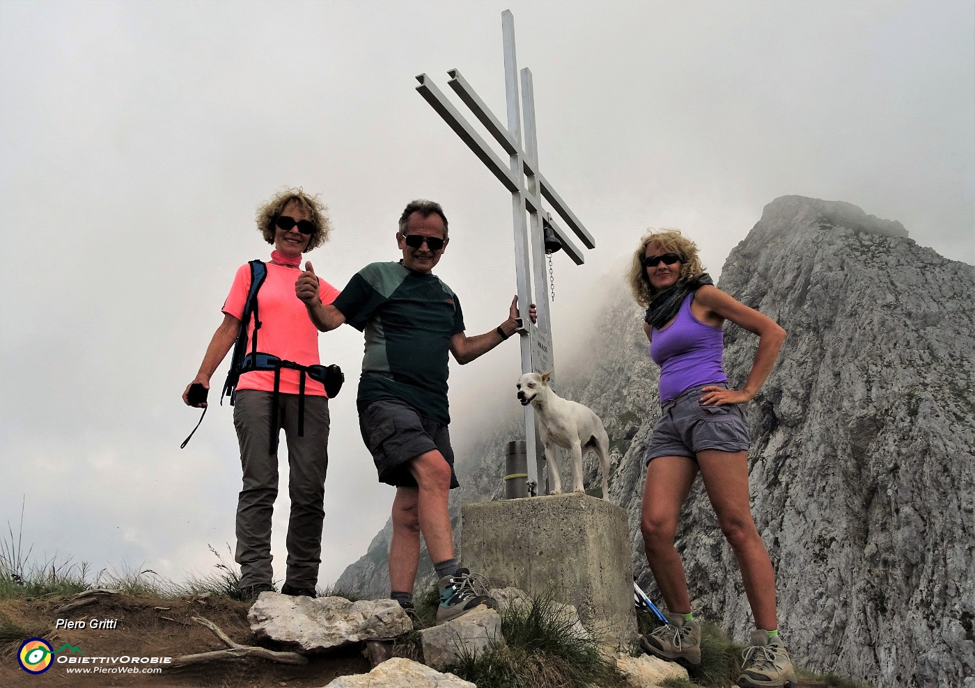 62 Alla croce della Bocchetta di Corna Piana (2078 m).JPG - 